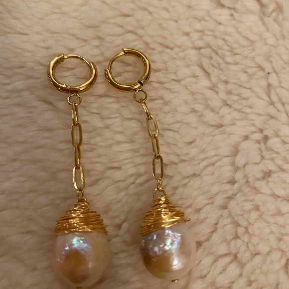 18KP baroque pearl earring hoop long dangling style - Picture 8 of 16
